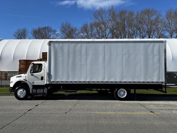 2016 Freightliner M2 106 26 Foot Cube Van Cummins Diesel Air Brakes with Loading image 6