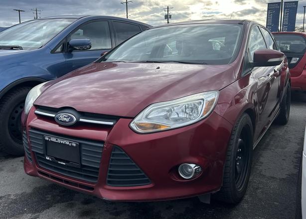 2013 Ford Focus SE AUTO, KEYLESS ENTRY, HEATED FABRIC SEATS, POWER WINDOWS AND S image 1