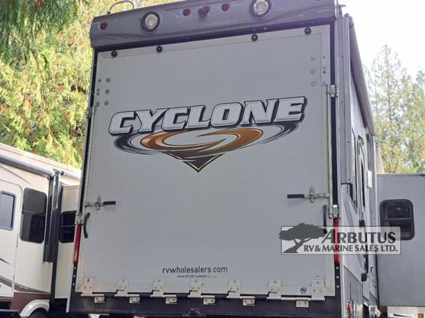 Used 2012 Heartland Cyclone 3950 image 5