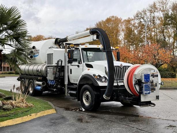 2014 International 7500 Vactor Plus 2100 Vacuum Truck image 1