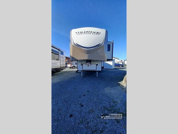 Used 2022 Forest River RV Wildwood Heritage Glen 356QB image 2