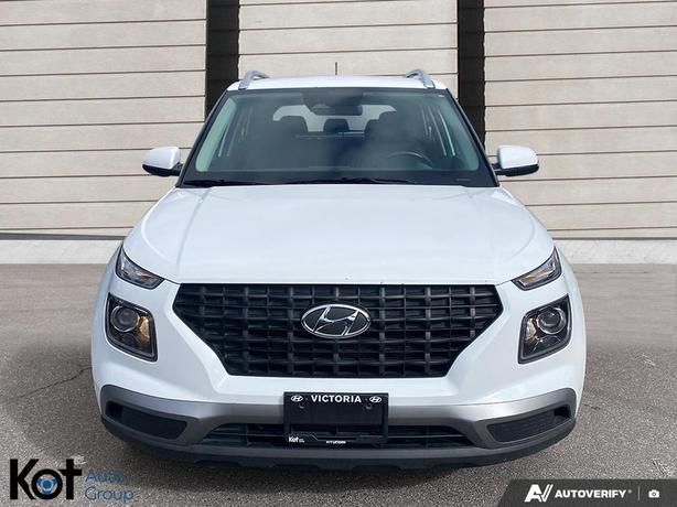 2023 Hyundai Venue Preferred HEATED SEATS & STEERING WHEEL! BACKUP CAMERA! BLUET image 2