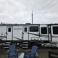 Used 2022 Forest River RV Rockwood Signature Ultra Lite 8324SB thumbnail image 7