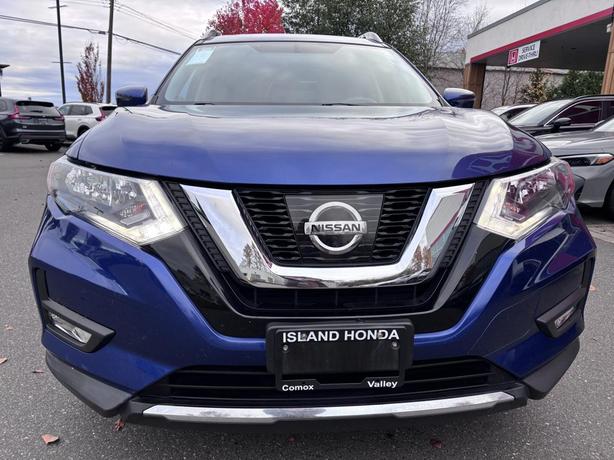2017 Nissan Rogue SV image 2