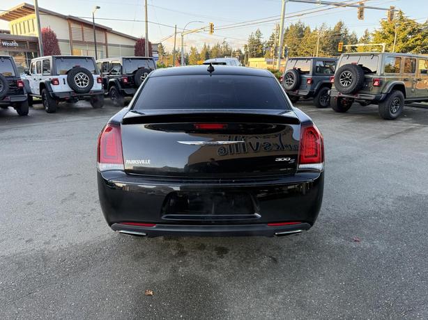2018 Chrysler 300 300s image 4