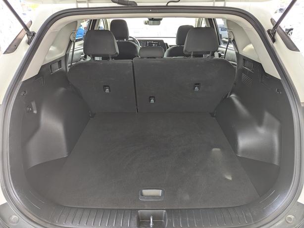 2024 Kia Sportage LX - No Accidents, Heated Seats, AWD image 8