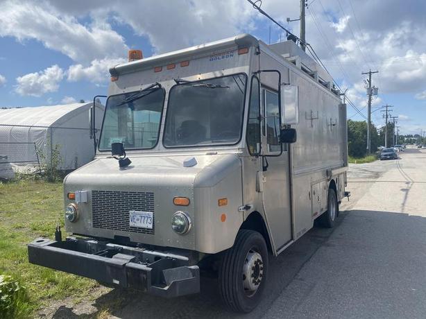 2007 Morgan Olson Workhorse W42 Workshop Step Van With Rear Shelving image 1