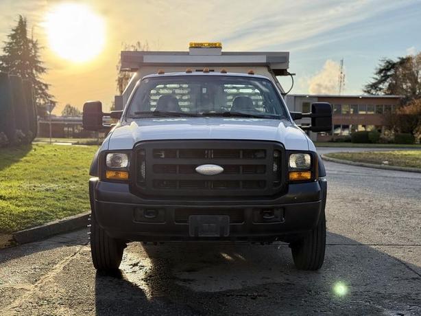 2006 Ford F-550 Regular Cab 2WD 9-Foot Dump Truck image 3