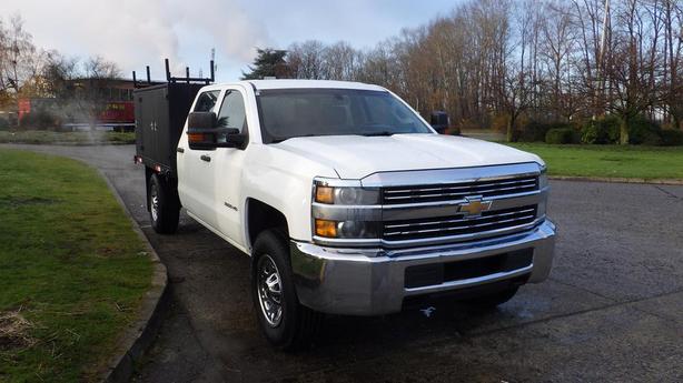2016 Chevrolet Silverado 3500HD Crew Cab 4WD Service Truck image 2