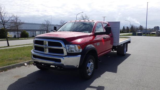 2015 RAM 5500 Crew Cab  12 Foot Flatdeck 4WD Dually image 4