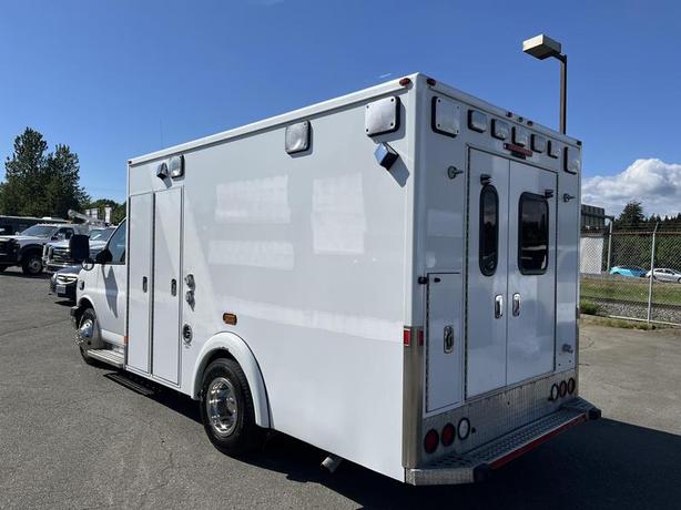 2016 Chevrolet Express G3500 Cube Van Ex Ambulance image 3