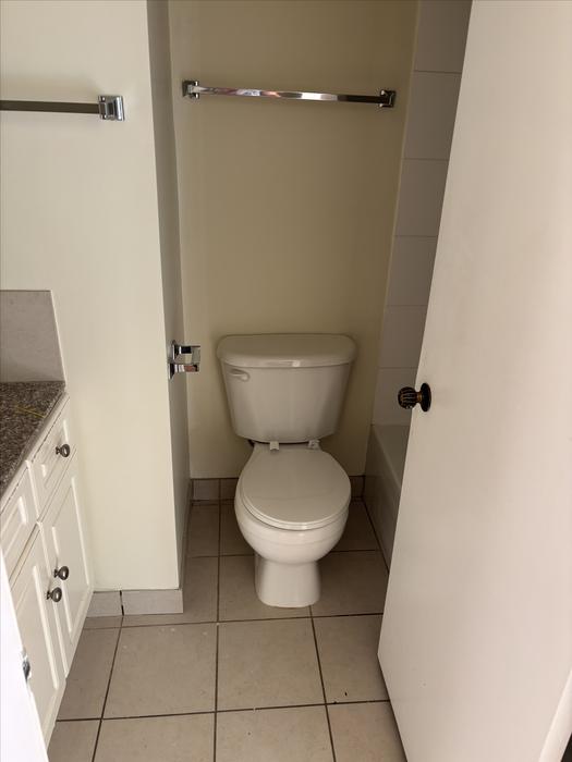 $2200- 1 bedroom Beautiful mountain/city view ;West of Denman- English Bay display photo