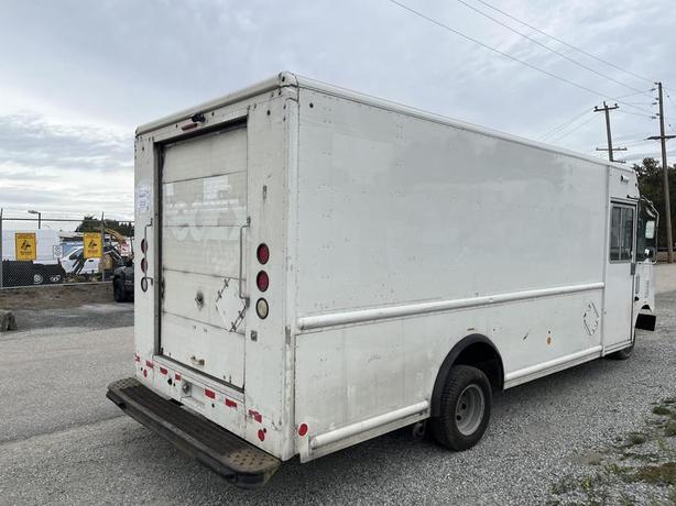 2011 Ford Econoline E450 Cargo Step Van 16 Foot With Rear Shelvings image 5