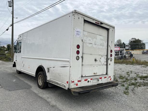 2011 Ford Econoline E450 Cargo Step Van 16 Foot With Rear Shelvings image 3