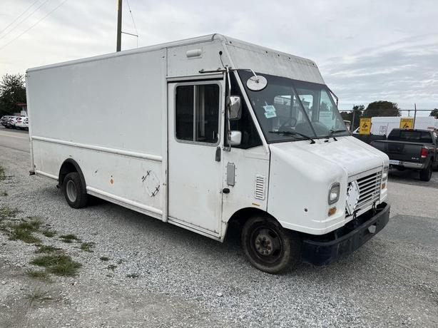 2011 Ford Econoline E450 Cargo Step Van 16 Foot With Rear Shelvings image 7