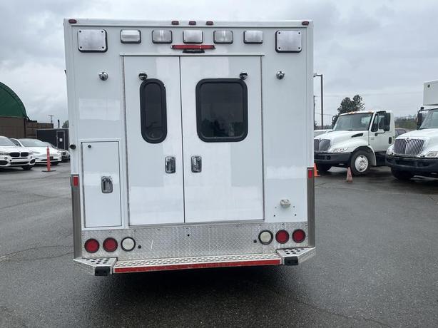 2016 Chevrolet Express G3500 Cube Van Ex Ambulance image 4