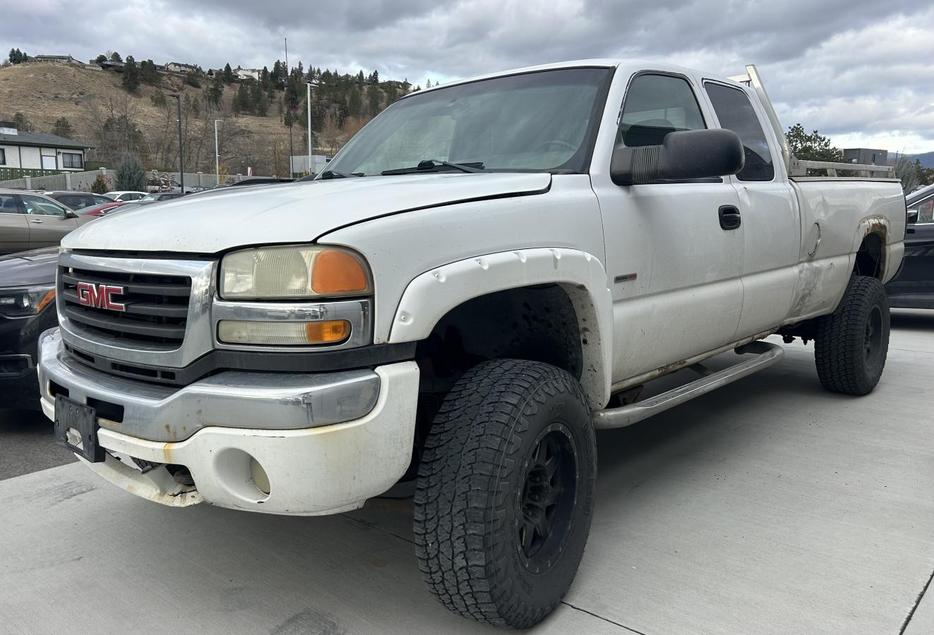 2005 GMC Sierra 3500 SLE AUTO, KEYLESS ENTRY, FABRIC SEATS, TOW PACKAGE, SIDE ST display photo