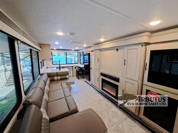 Used 2024 Forest River RV Wildwood 29VIEW image 6