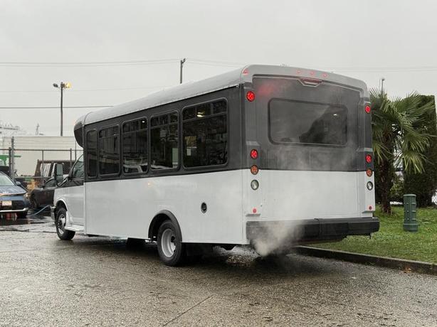 2019 Chevrolet Express 4500 22-Passenger Bus with Wheelchair Ramp image 7