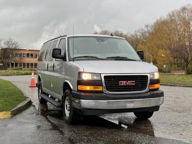 2023 GMC Savana LT 2500 12-Passenger Van image 2
