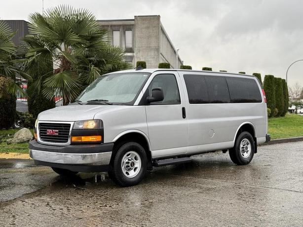 2023 GMC Savana LT 2500 12-Passenger Van image 5