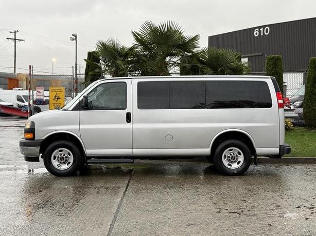 2023 GMC Savana LT 2500 12-Passenger Van image 6