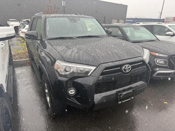 2024 Toyota 4Runner Base ! BACKUP CAMERA! LANE KEEP ASSIST! BLUETOOTH! LOW KMS! image 1