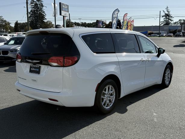 2024 Chrysler Grand Caravan SXT - No Accidents, BC Local & 3rd Row Seats image 6