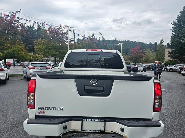 2017 Nissan  Frontier SV image 6