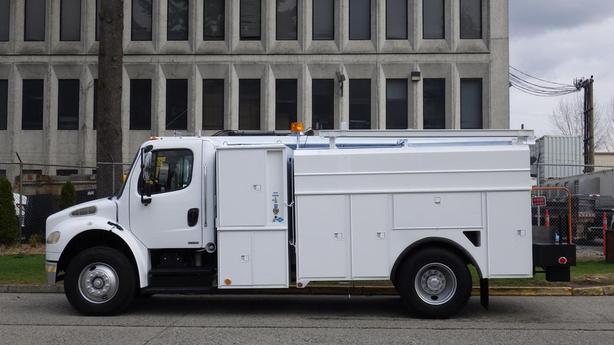 2006 Freightliner M2 106 Medium Duty Service Truck Dually CNG Natural Gas image 6