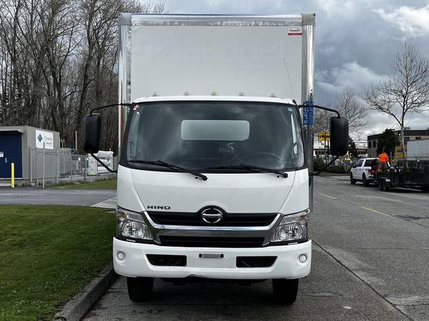 2019 Hino 195 18 Foot Cube Van with Cargo Ramps Diesel image 3