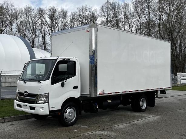 2019 Hino 195 18 Foot Cube Van with Cargo Ramps Diesel image 5
