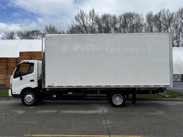 2019 Hino 195 18 Foot Cube Van with Cargo Ramps Diesel image 6