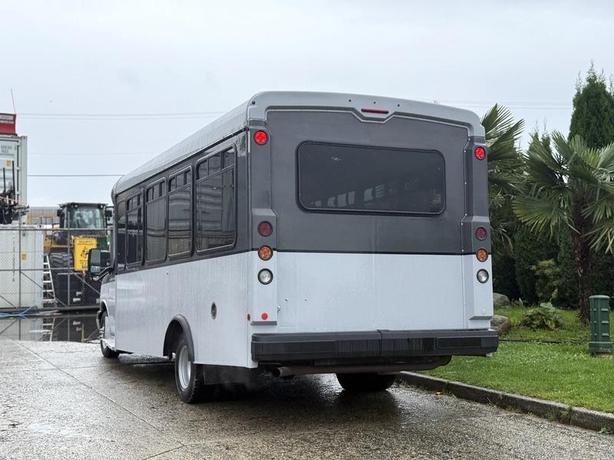 2020 Chevrolet Express 4500 22-Passenger Wheelchair Accessible Bus with Ramp image 7