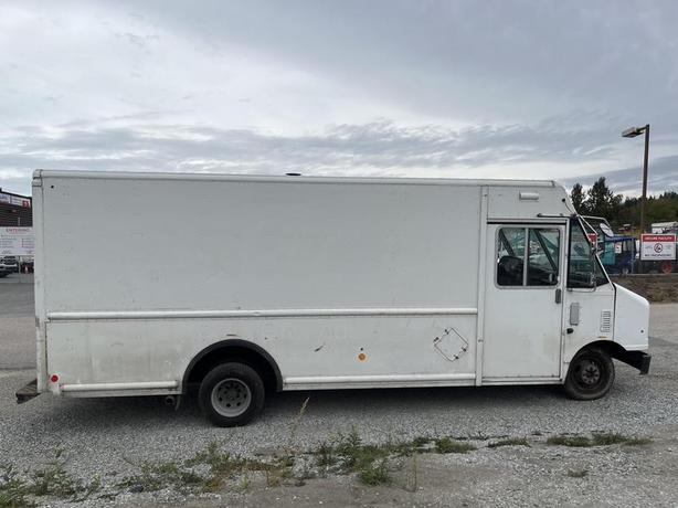 2011 Ford Econoline E450 Cargo Step Van 16 Foot With Rear Shelvings image 6
