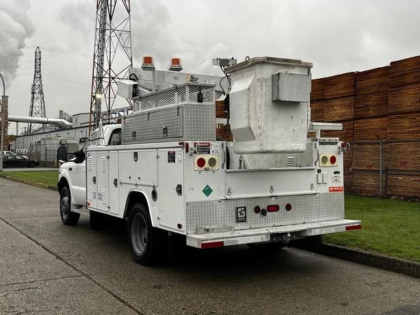 2004 Ford F-450 SD Super Duty 2WD Dually Altec Bucket Service Truck image 8