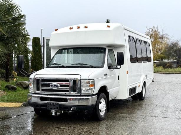 2015 Ford Econoline E450 Super Duty 21 Passenger Bus image 4