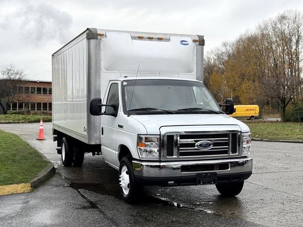 2019 Ford Econoline E-450 Super Duty 16-Foot Cube Van with Loading Ramp image 2