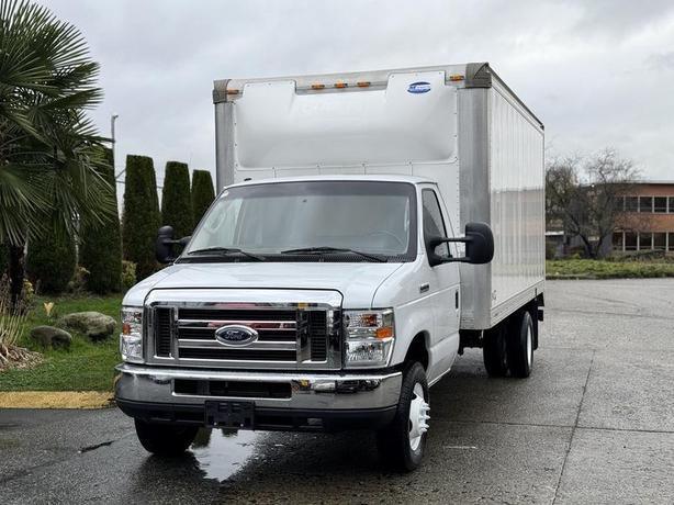 2019 Ford Econoline E-450 Super Duty 16-Foot Cube Van with Loading Ramp image 4