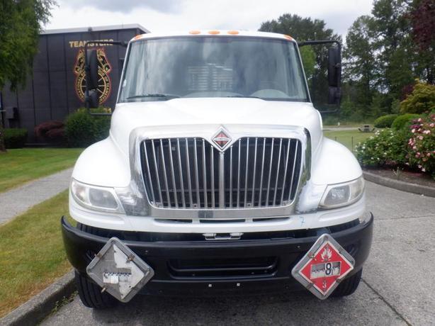 2015 International 4400 20 Foot Flat Deck Dually Diesel With Air Brakes image 3