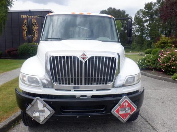 2015 International 4400 20 Foot Flat Deck Dually Diesel With Air Brakes image 4