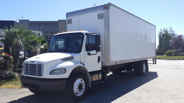 2015 Freightliner M2 106 28 Foot Cube Van Diesel with Air Brakes image 5