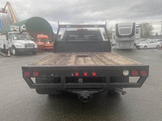 2015 Chevrolet Silverado 3500HD 8 Foot Flat Deck 4WD image 4