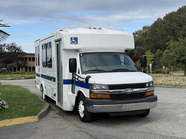 2015 Chevrolet Express G4500 11 Passenger Wheelchair Accessible Shuttle Bus image 2
