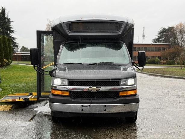 2019 Chevrolet Express 4500 22-Passenger Bus with Wheelchair Ramp image 3