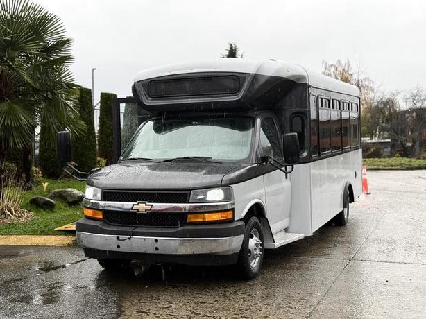2019 Chevrolet Express 4500 22-Passenger Bus with Wheelchair Ramp image 4
