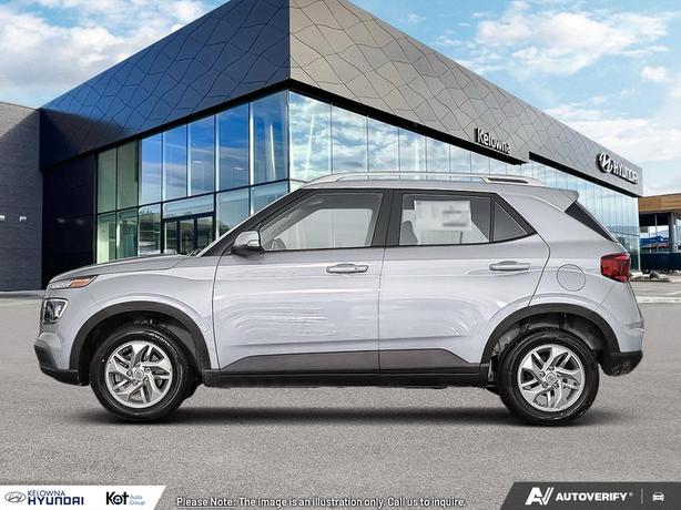 2025 Hyundai Venue Preferred ! LIKE NEW! LOTS OF SAFETY! VERY LOW KMS! NO ACCIDE image 3