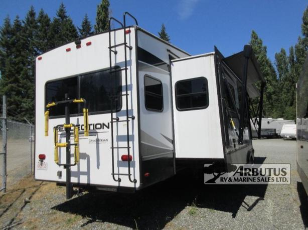 Used 2022 Grand Design Reflection 367BHS image 4