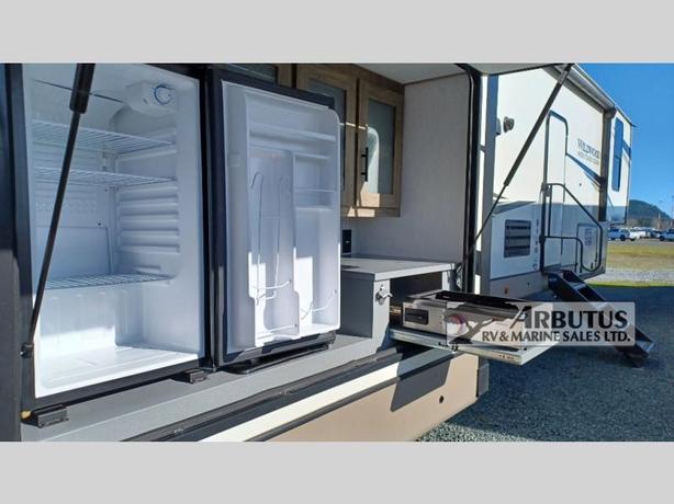 Used 2022 Forest River RV Wildwood Heritage Glen 356QB image 6