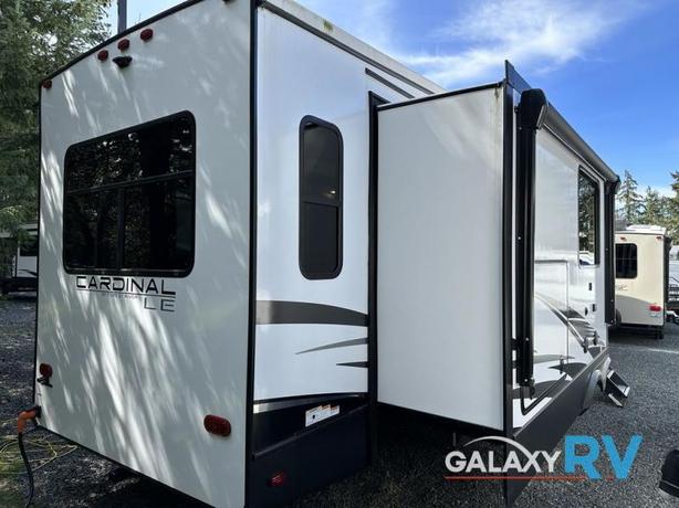 Used 2022 Forest River RV Cardinal 366DVLE image 4